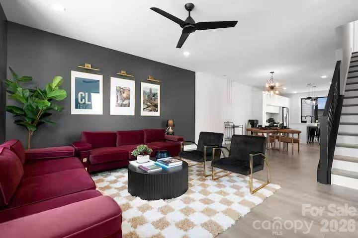 223 Freeland LN, Charlotte, NC 28217
