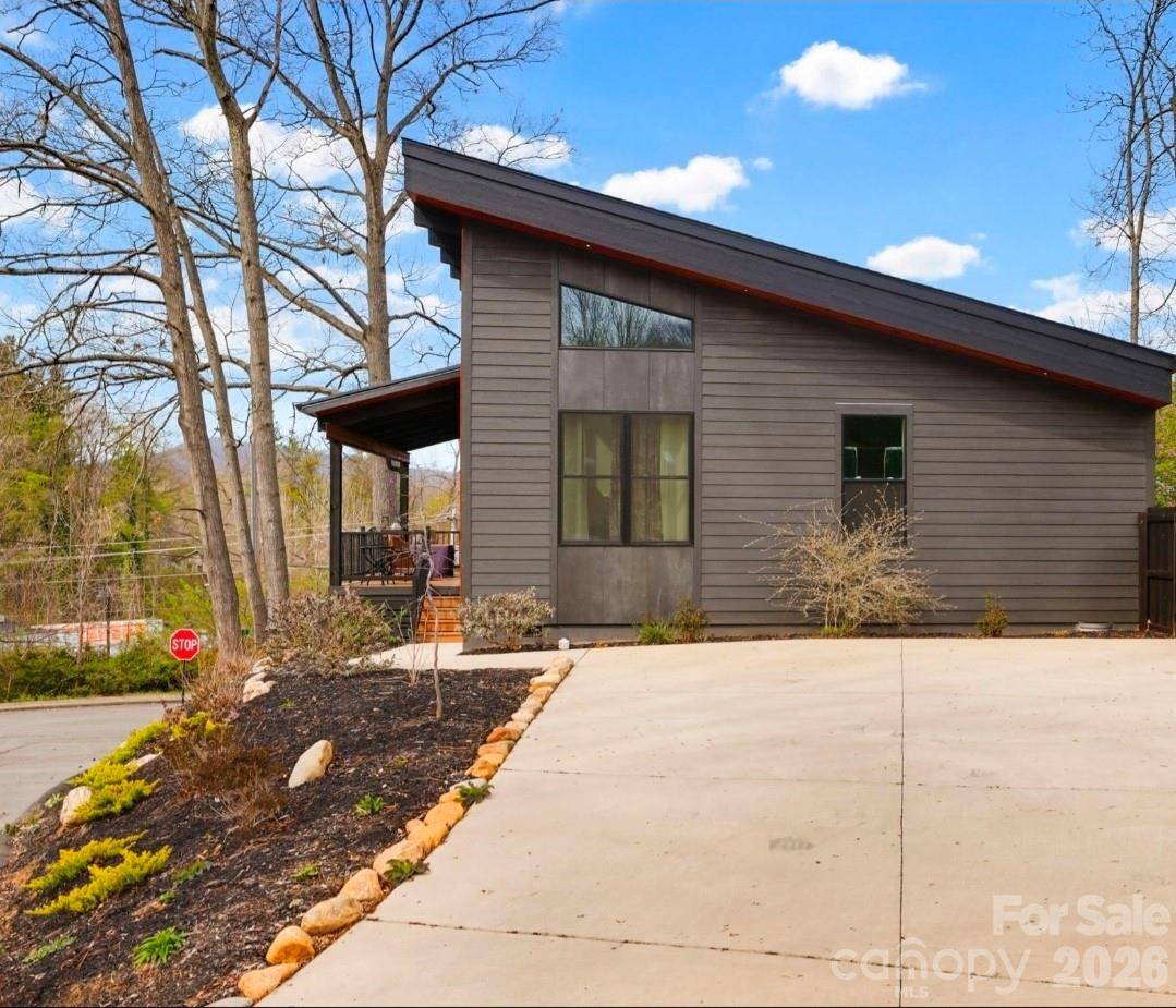90 Summitt ST, Waynesville, NC 28786
