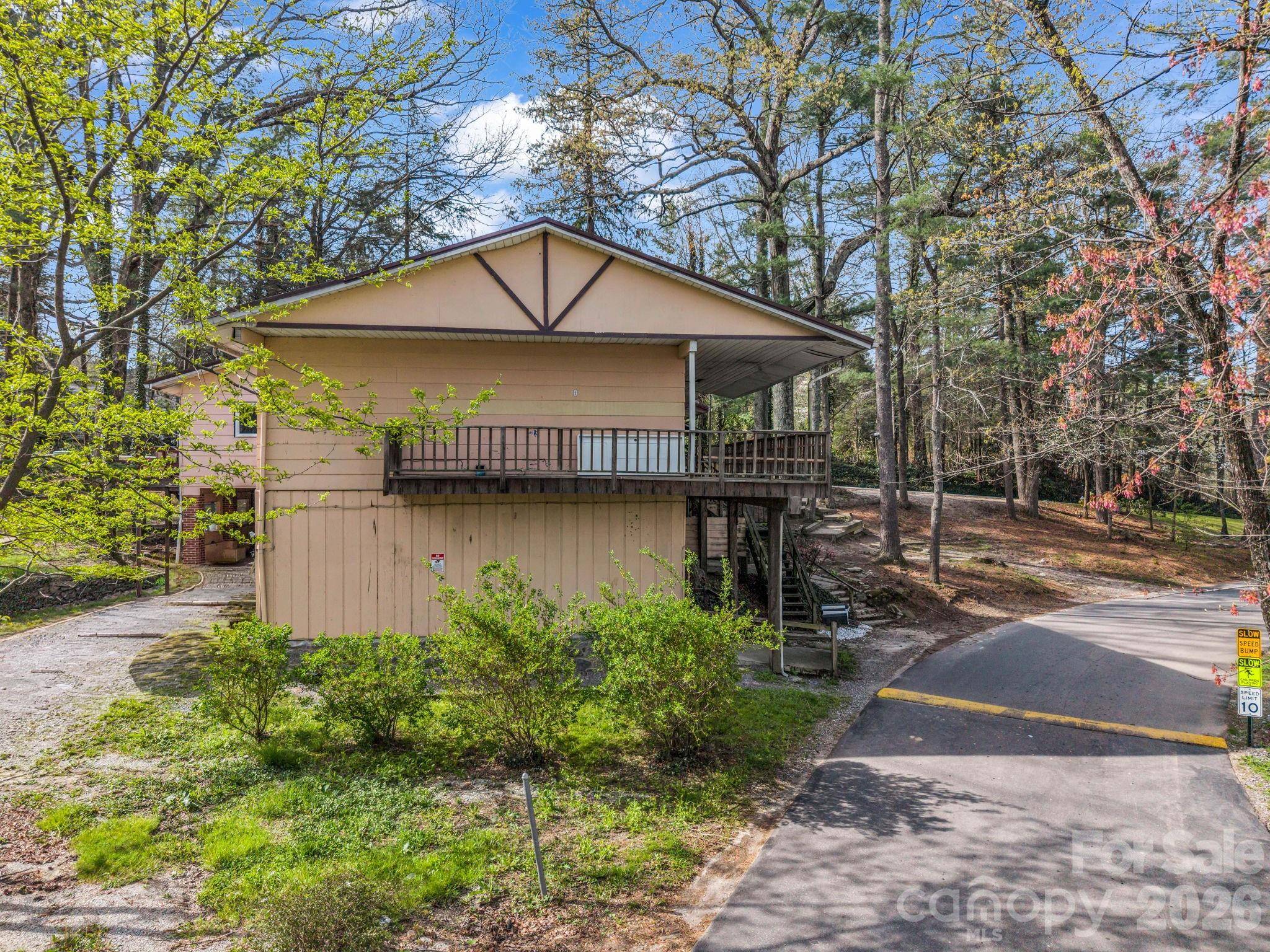 76 Adeles WAY, Hendersonville, NC 28792