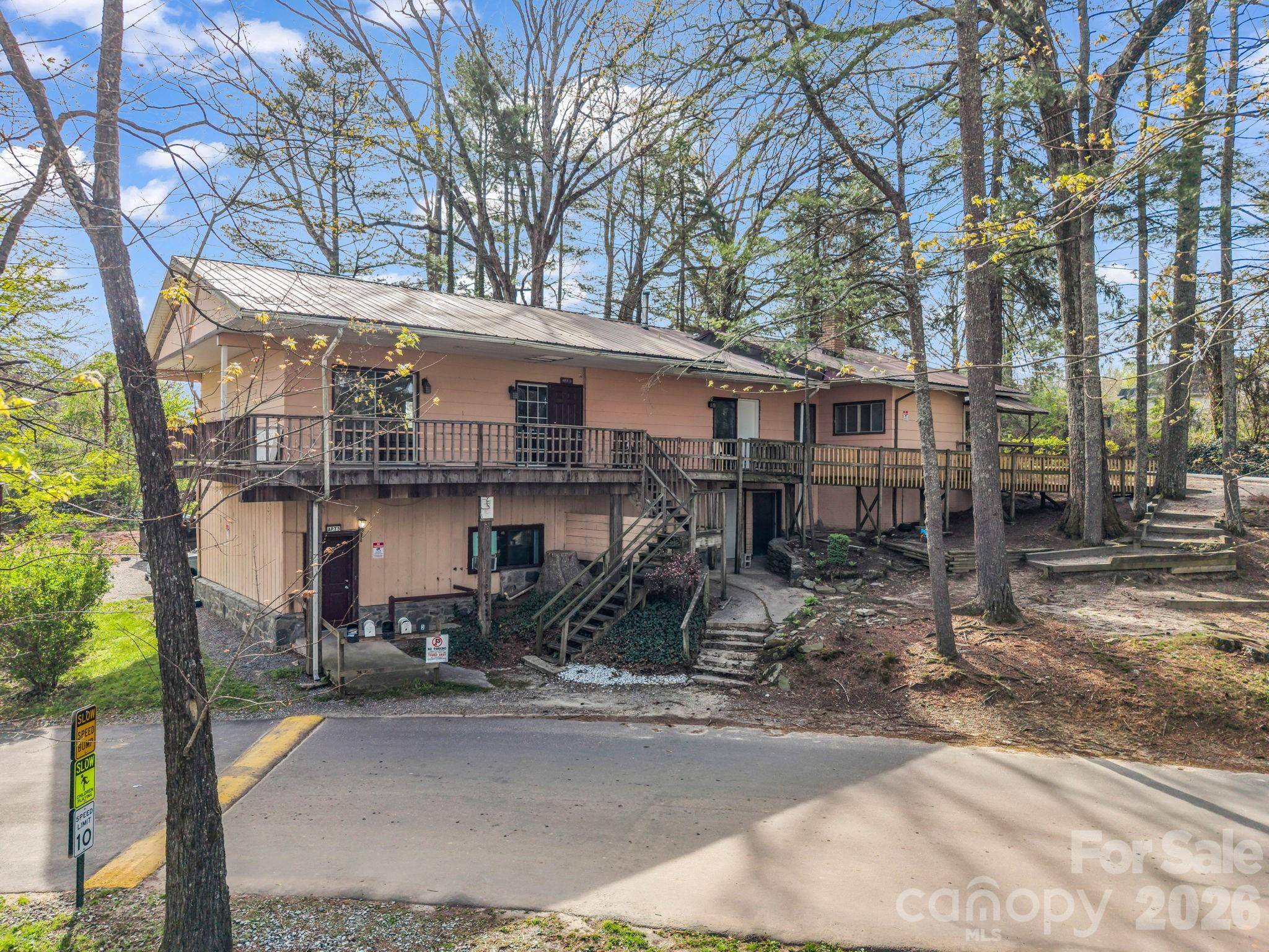 76 Adeles WAY, Hendersonville, NC 28792