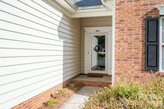 1614 Iverness CT, Gastonia, NC 28056