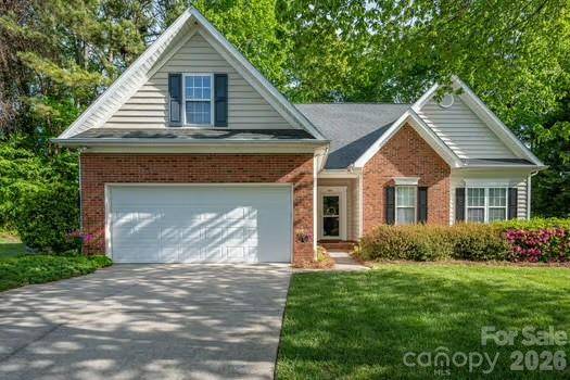 1614 Iverness CT, Gastonia, NC 28056