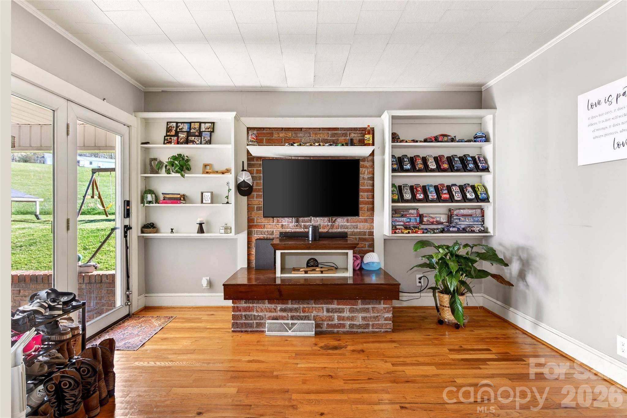 1511 White Oak RD, Bakersville, NC 28705