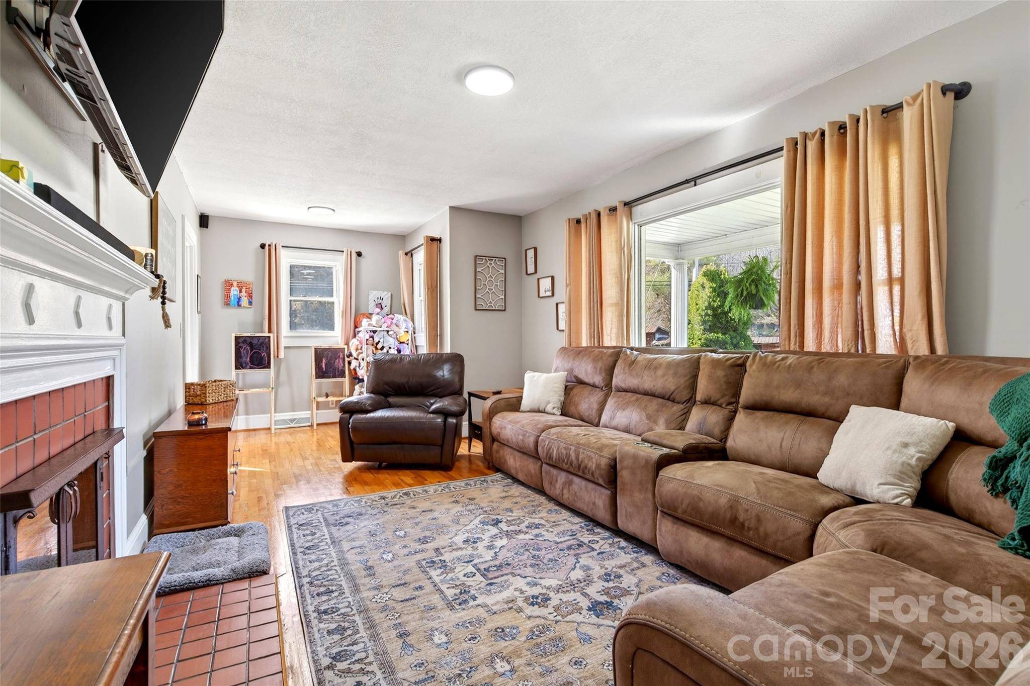 1511 White Oak RD, Bakersville, NC 28705