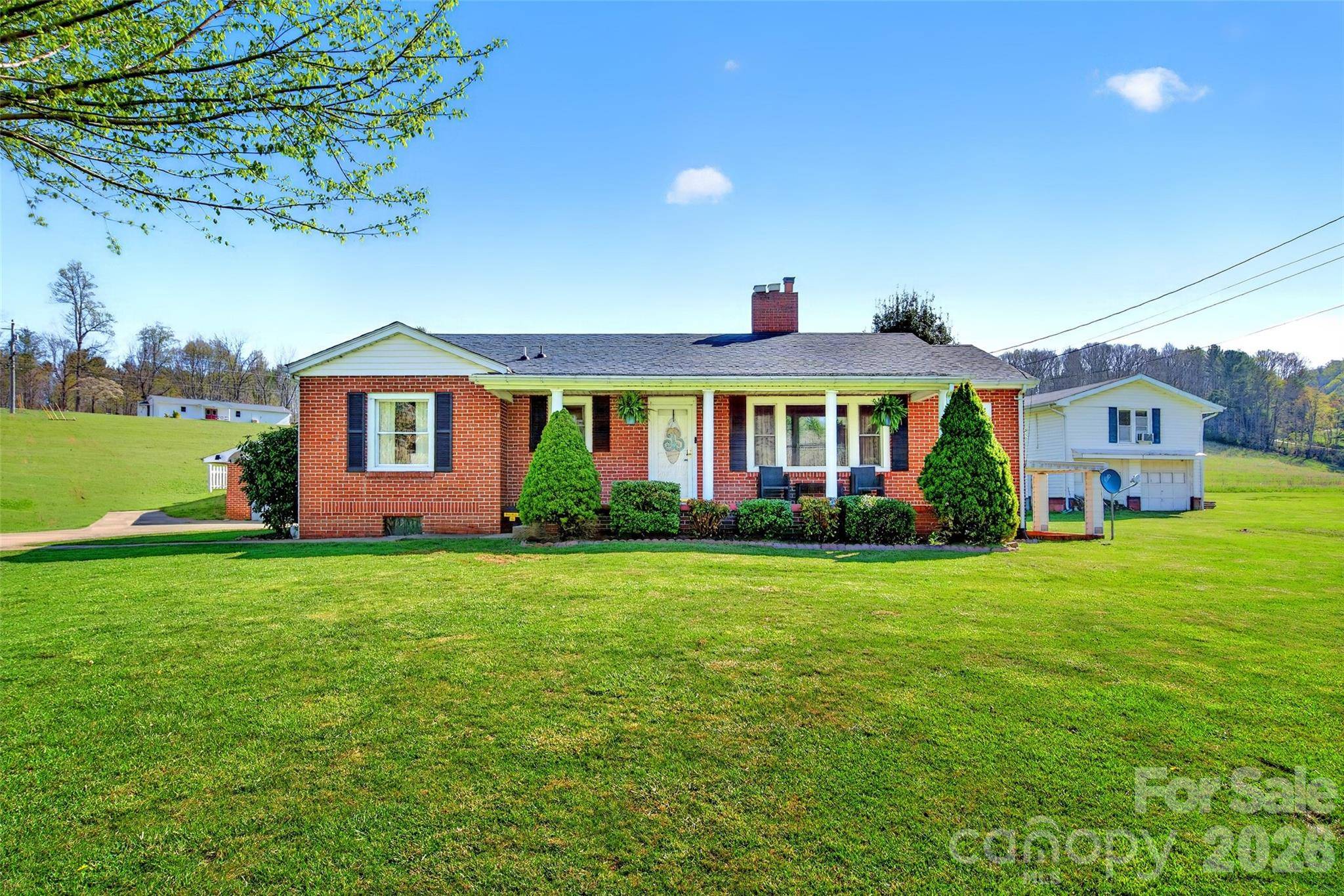 1511 White Oak RD, Bakersville, NC 28705