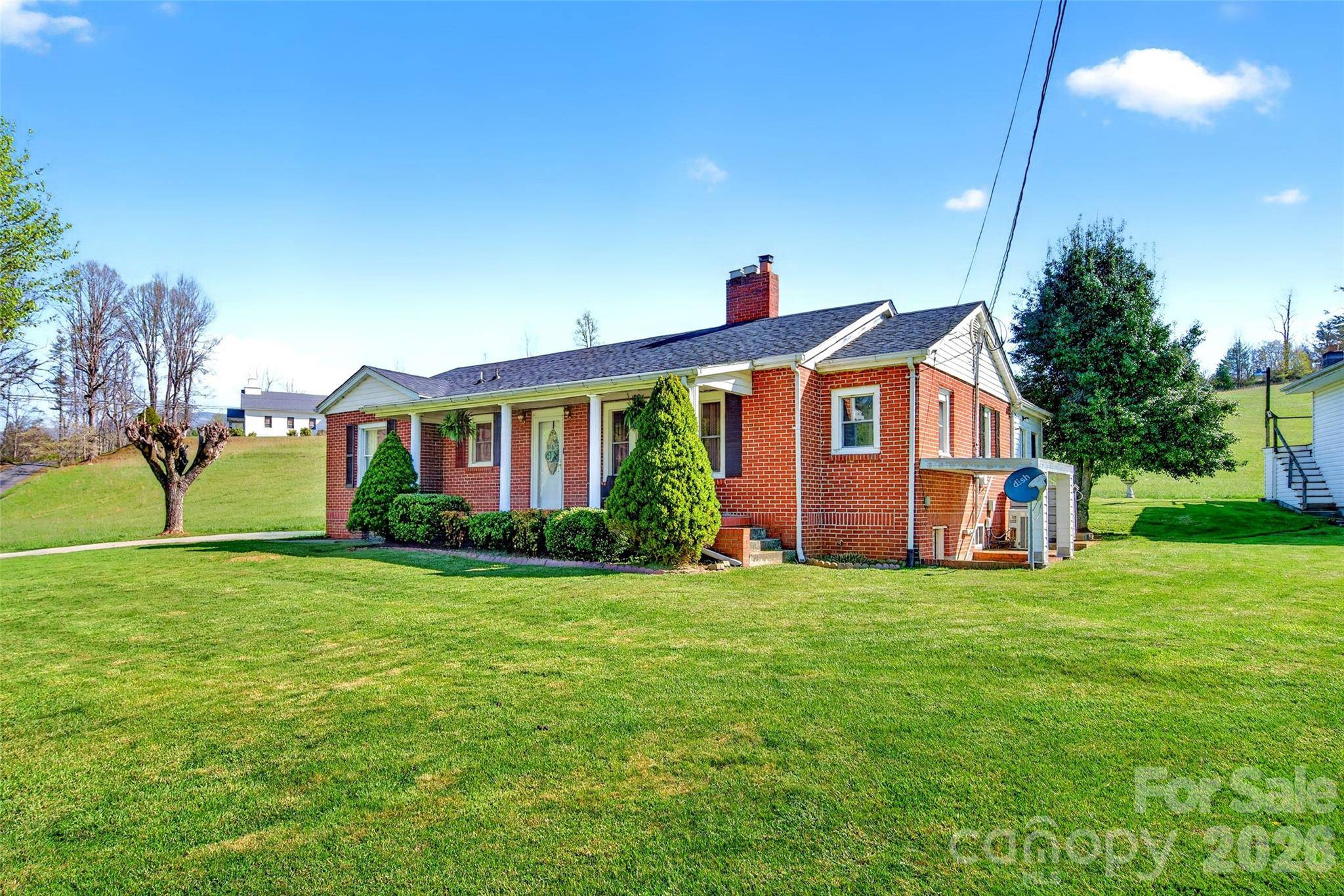 1511 White Oak RD, Bakersville, NC 28705