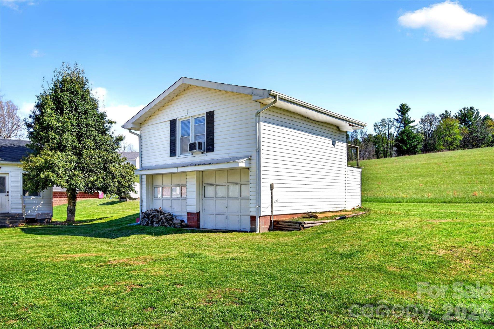 1511 White Oak RD, Bakersville, NC 28705