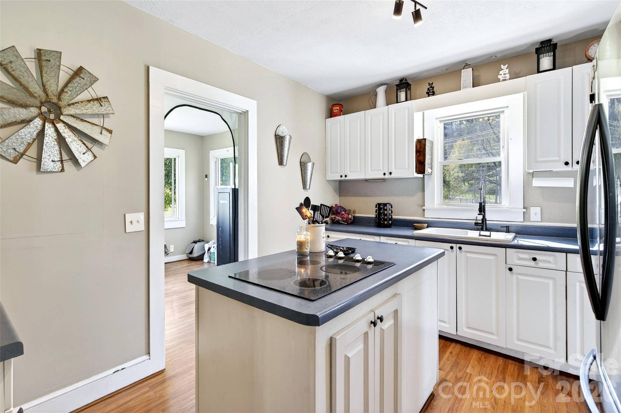 1511 White Oak RD, Bakersville, NC 28705