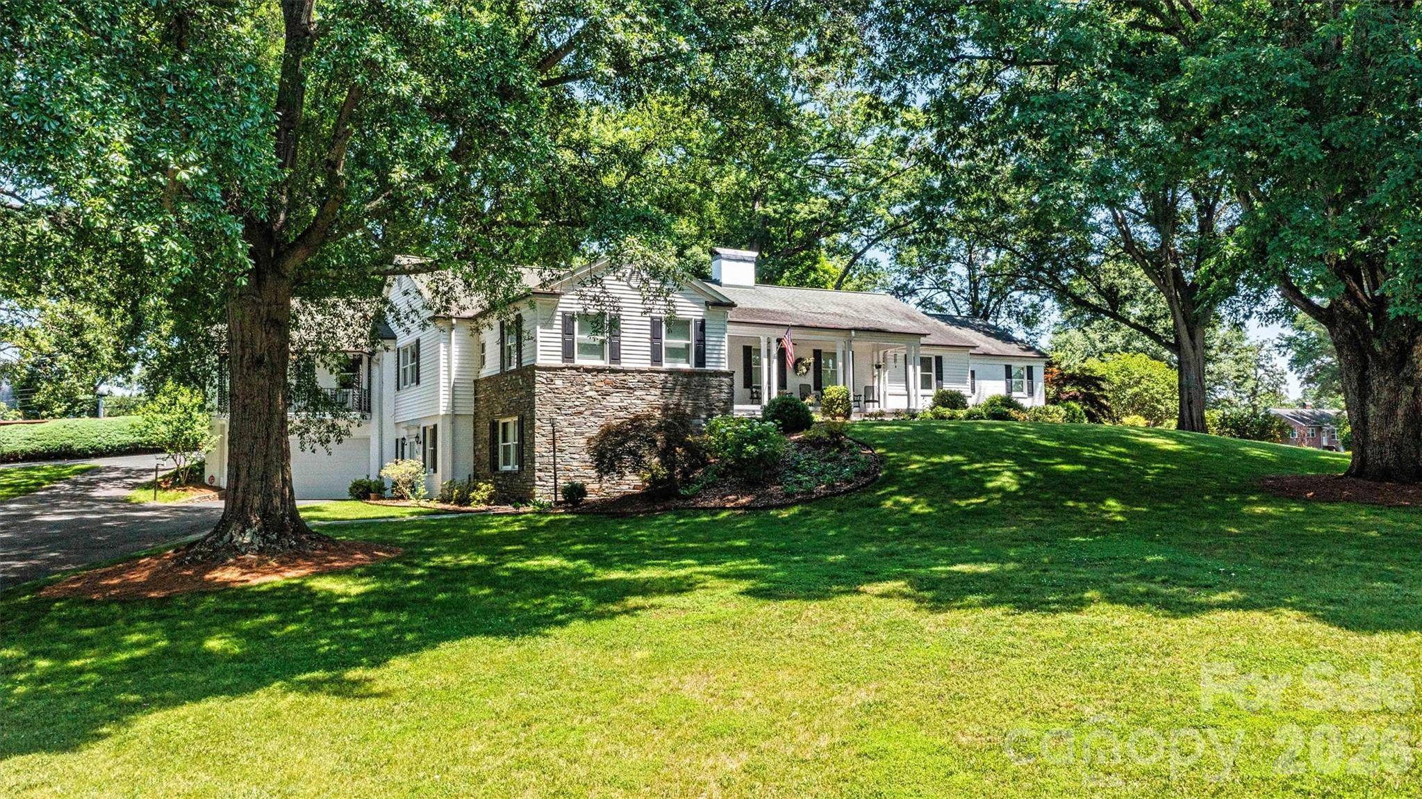 842 North Center ST, Hickory, NC 28601
