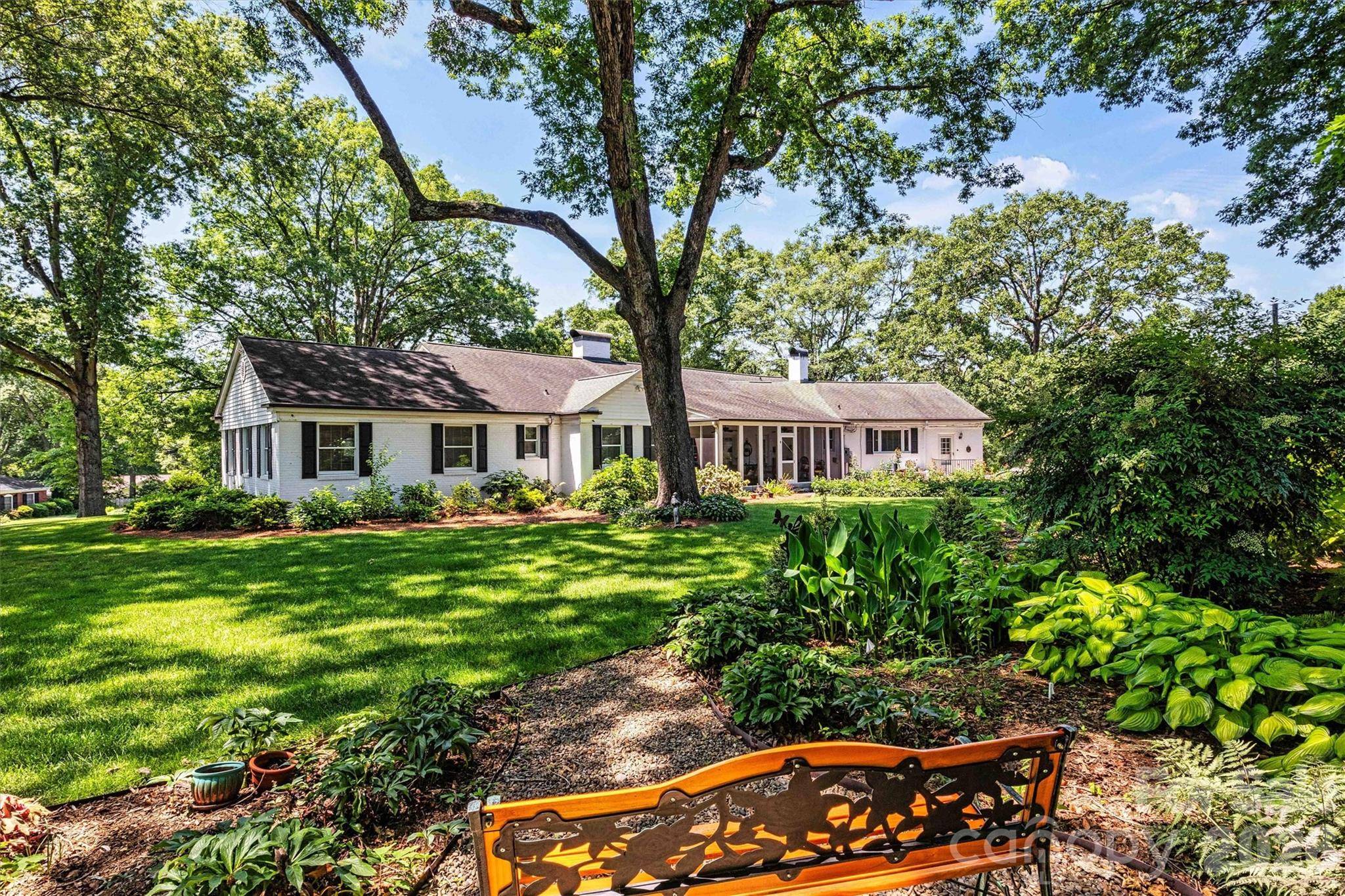 842 North Center ST, Hickory, NC 28601