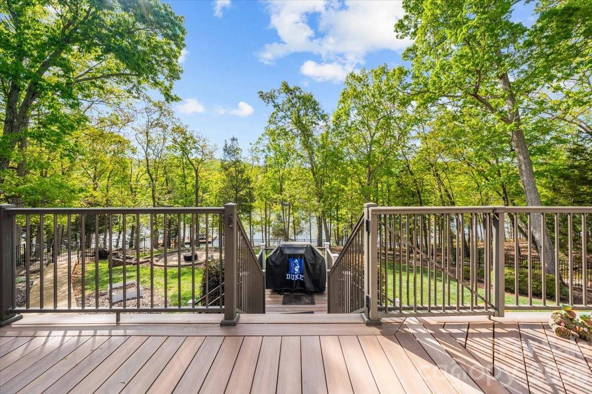 135 Harbor DR W, Lexington, NC 27292
