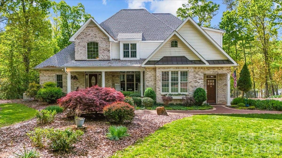 135 Harbor DR W, Lexington, NC 27292