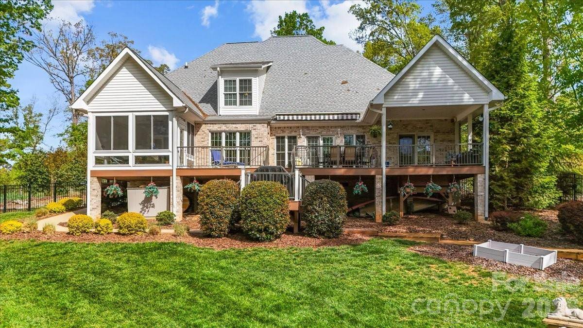 135 Harbor DR W, Lexington, NC 27292