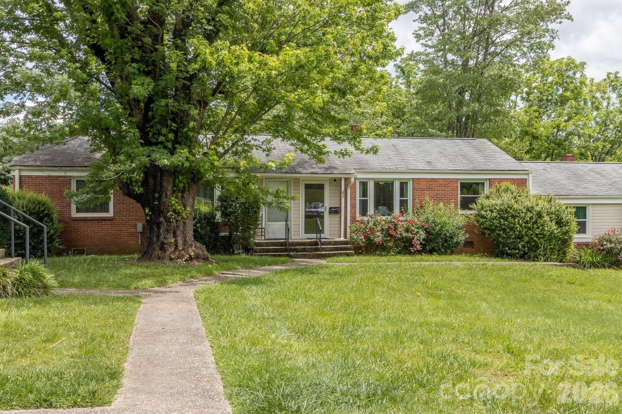 41 Trowbridge LN, Brevard, NC 28712