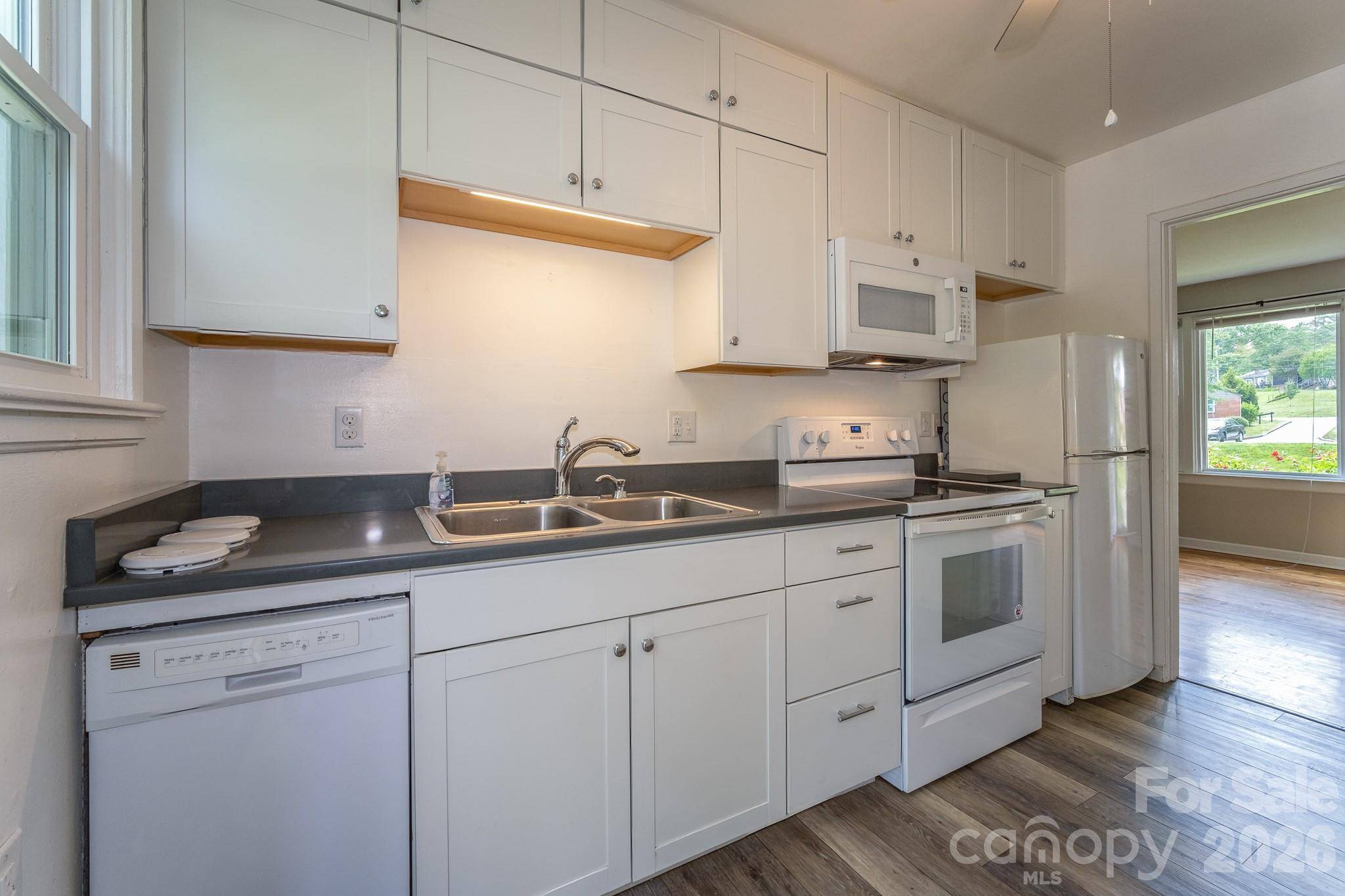 41 Trowbridge LN, Brevard, NC 28712