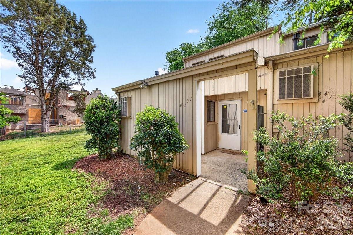 8007 Horse Chestnut LN, Charlotte, NC 28277