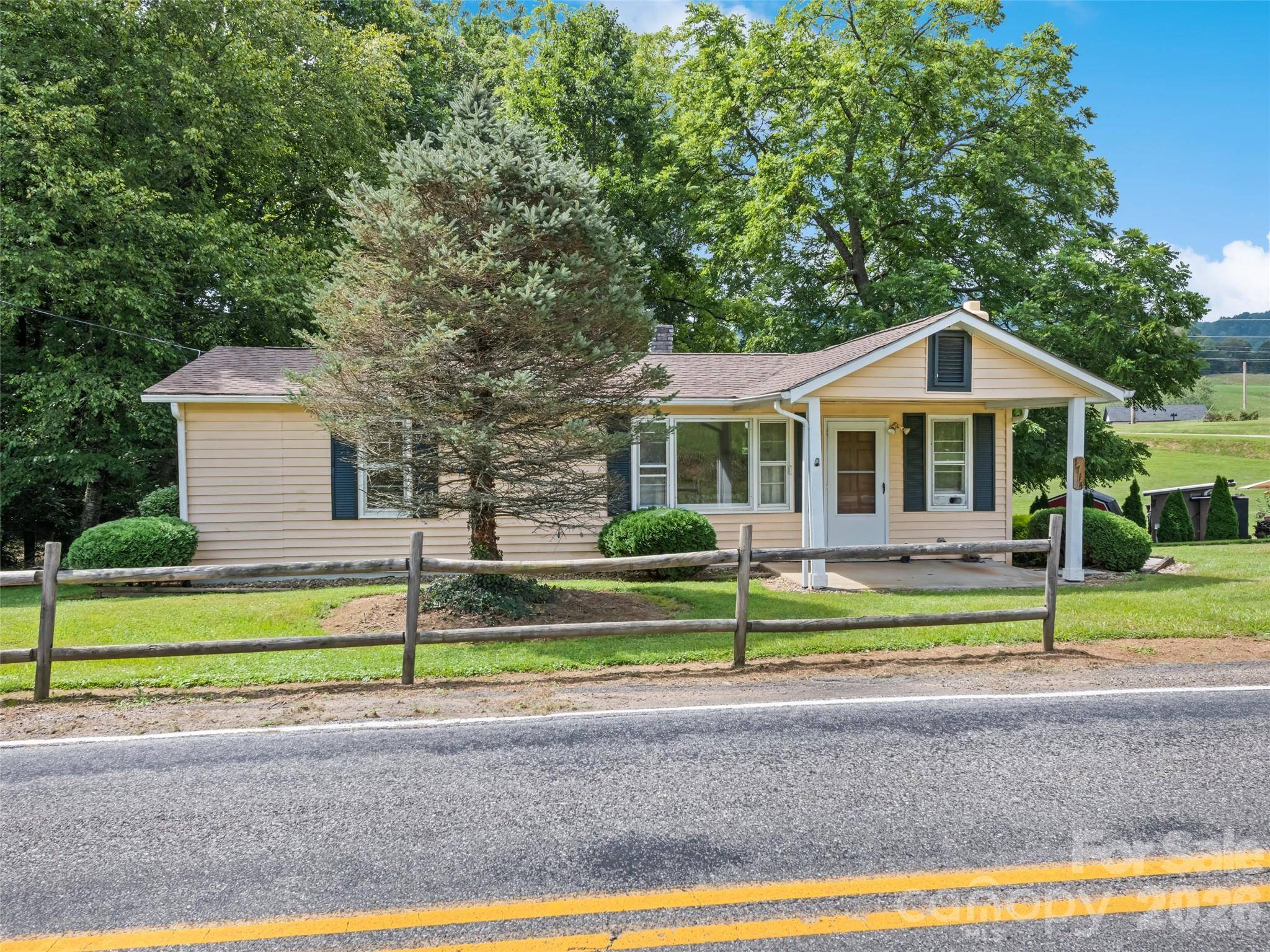 1714 Iron Duff RD, Waynesville, NC 28785