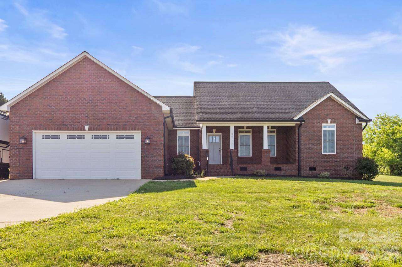 2411 Carriage LN, Lincolnton, NC 28092