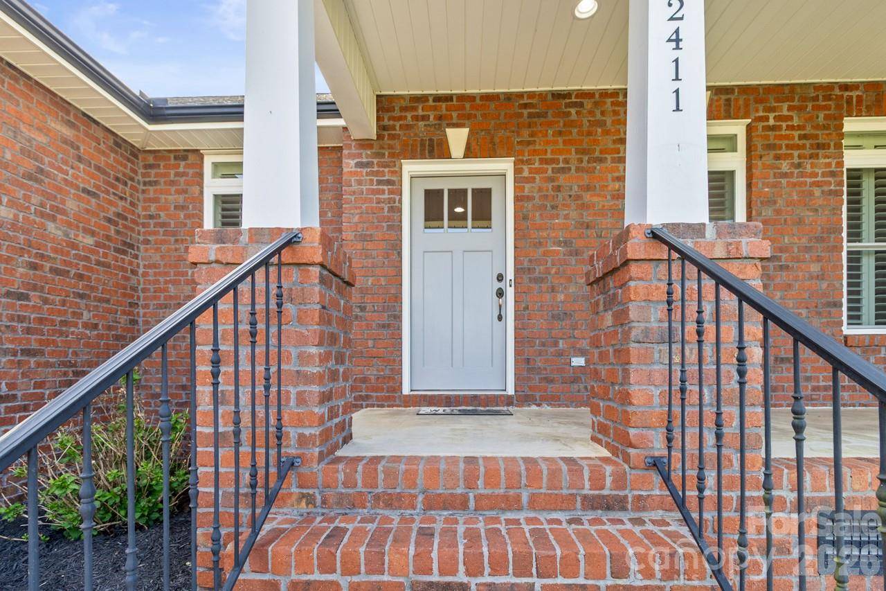 2411 Carriage LN, Lincolnton, NC 28092