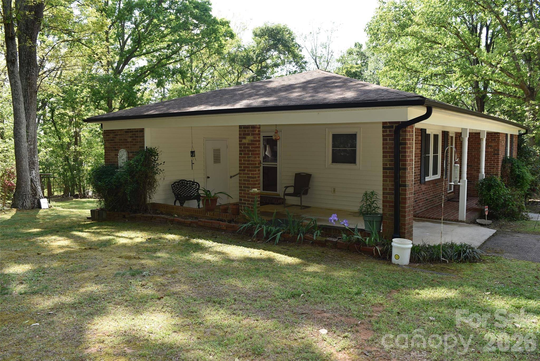 217 Redwood LN, Lincolnton, NC 28092