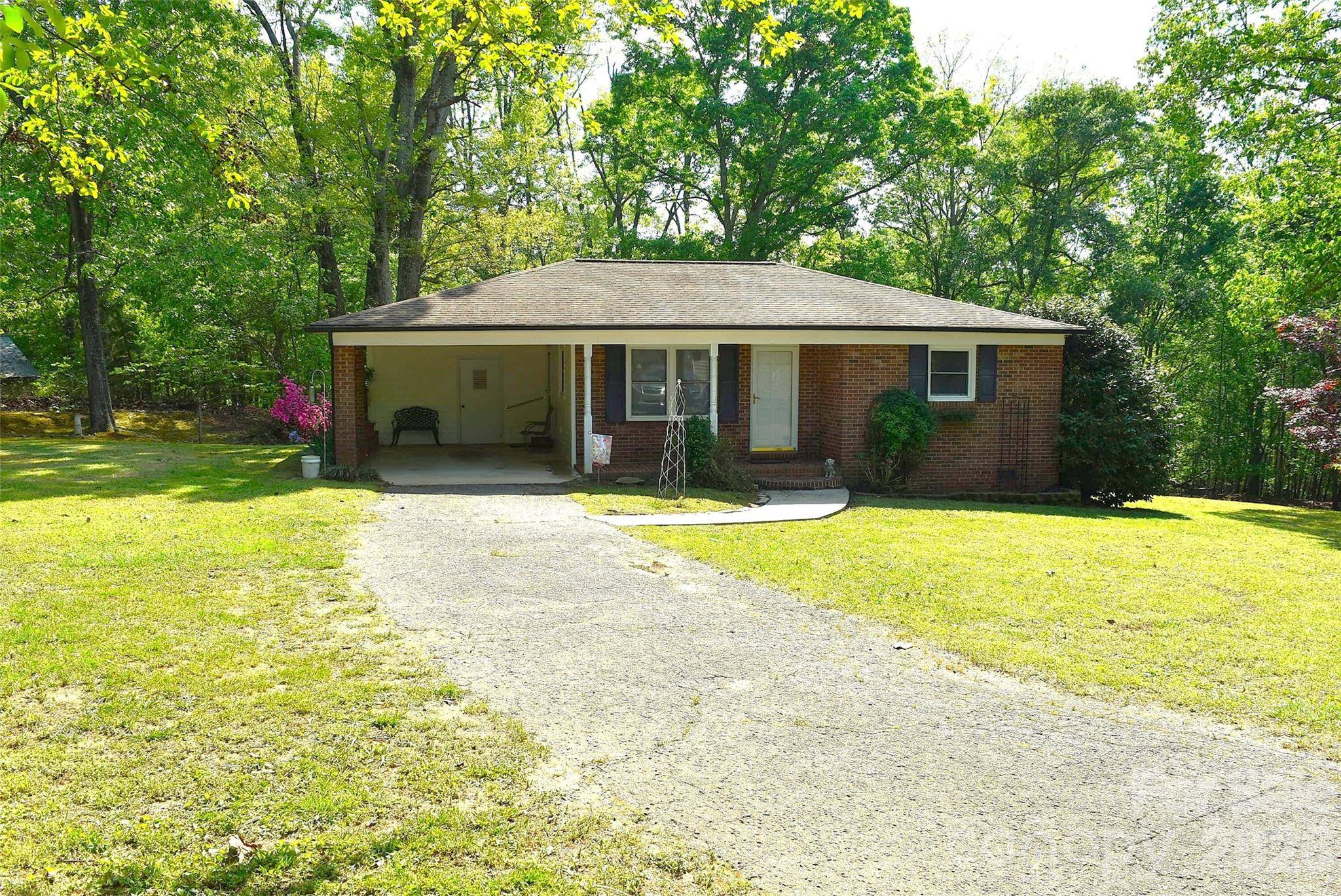 217 Redwood LN, Lincolnton, NC 28092