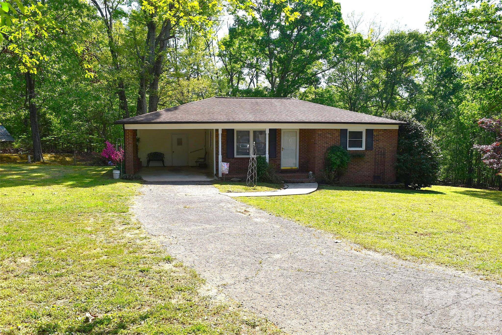 217 Redwood LN, Lincolnton, NC 28092
