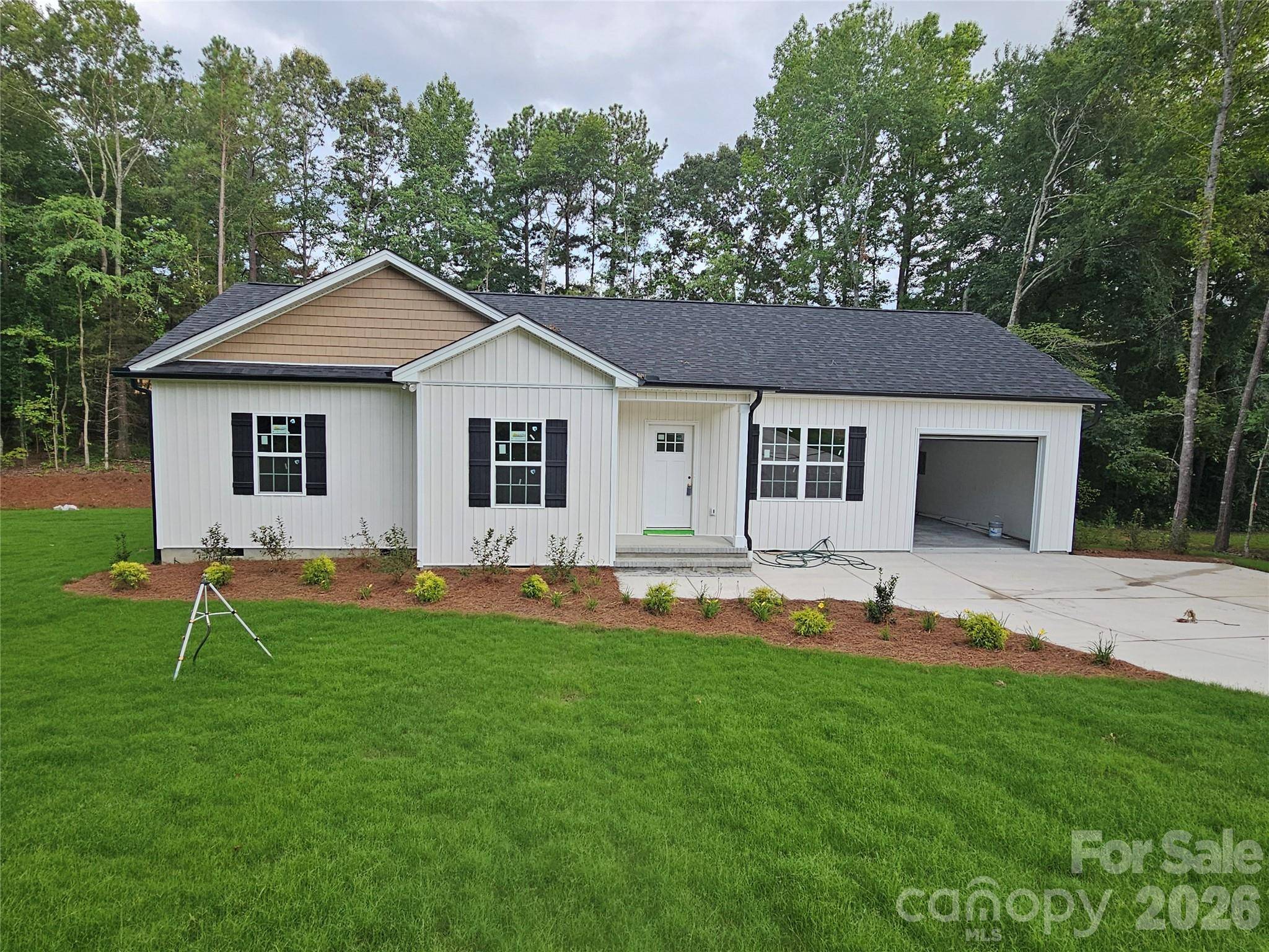 2566 Heather LN, Lancaster, SC 29720