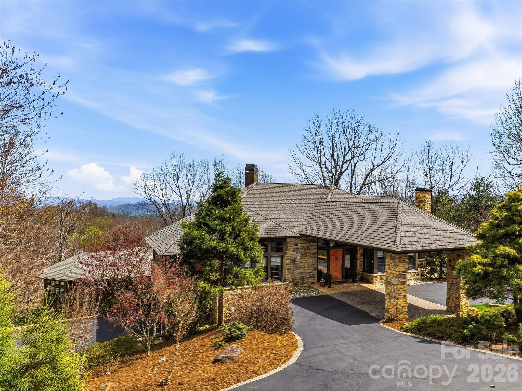 1000 McFarlane WAY, Hendersonville, NC 28739