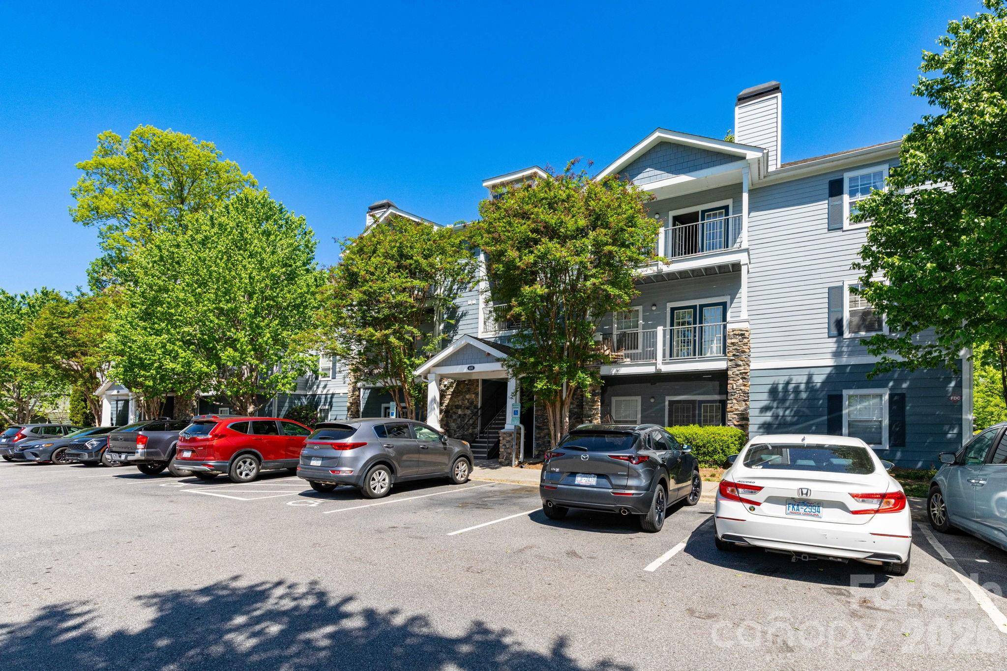 400 Vista Lake DR #002, Candler, NC 28715