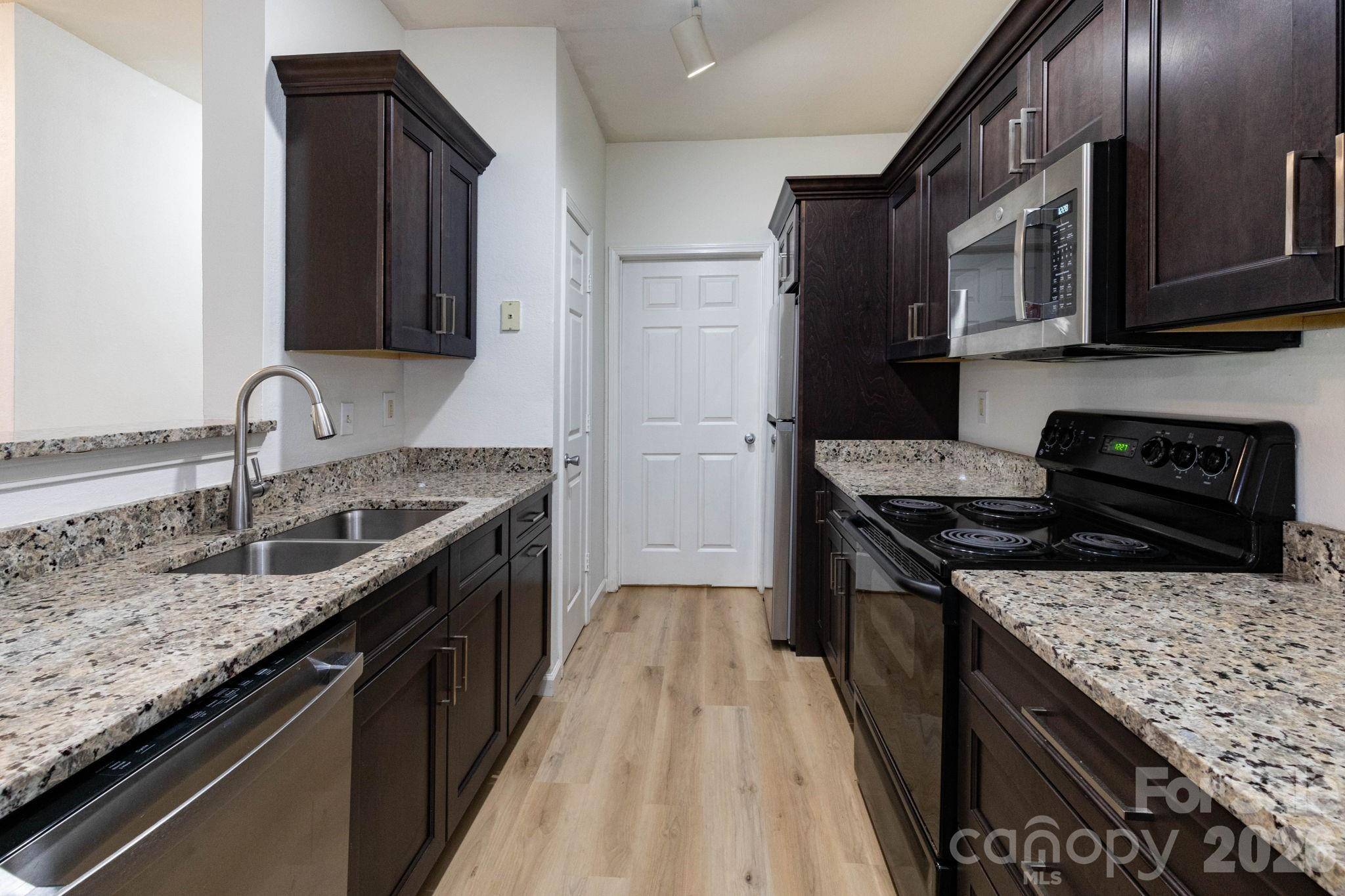 400 Vista Lake DR #002, Candler, NC 28715