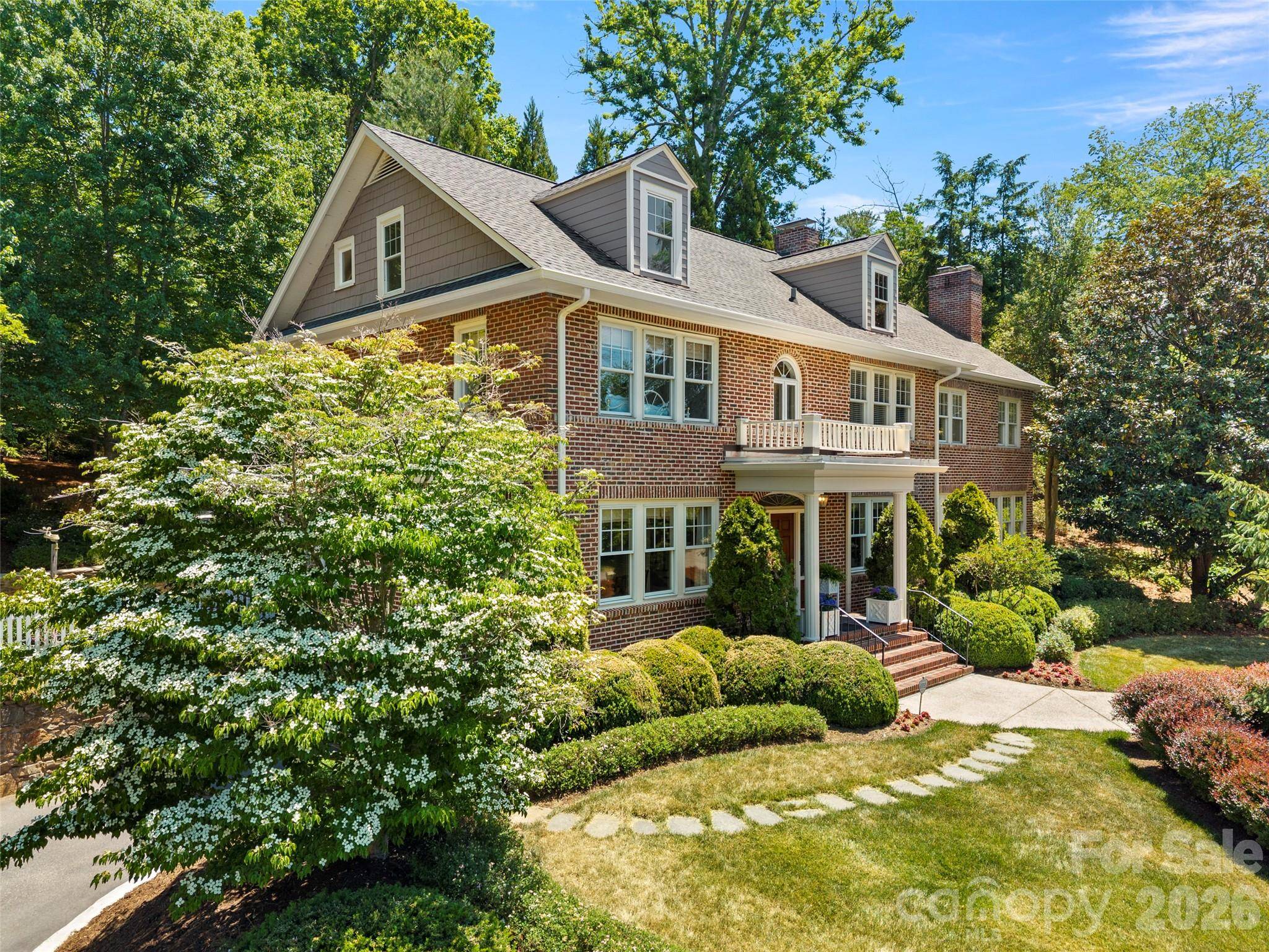 19 Blackwood RD, Asheville, NC 28804