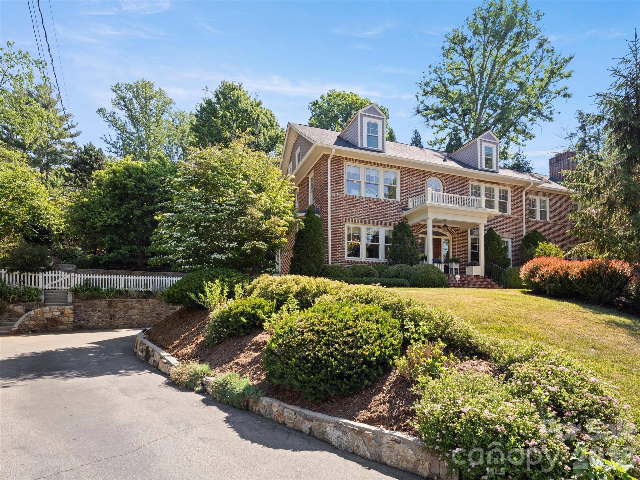 19 Blackwood RD, Asheville, NC 28804