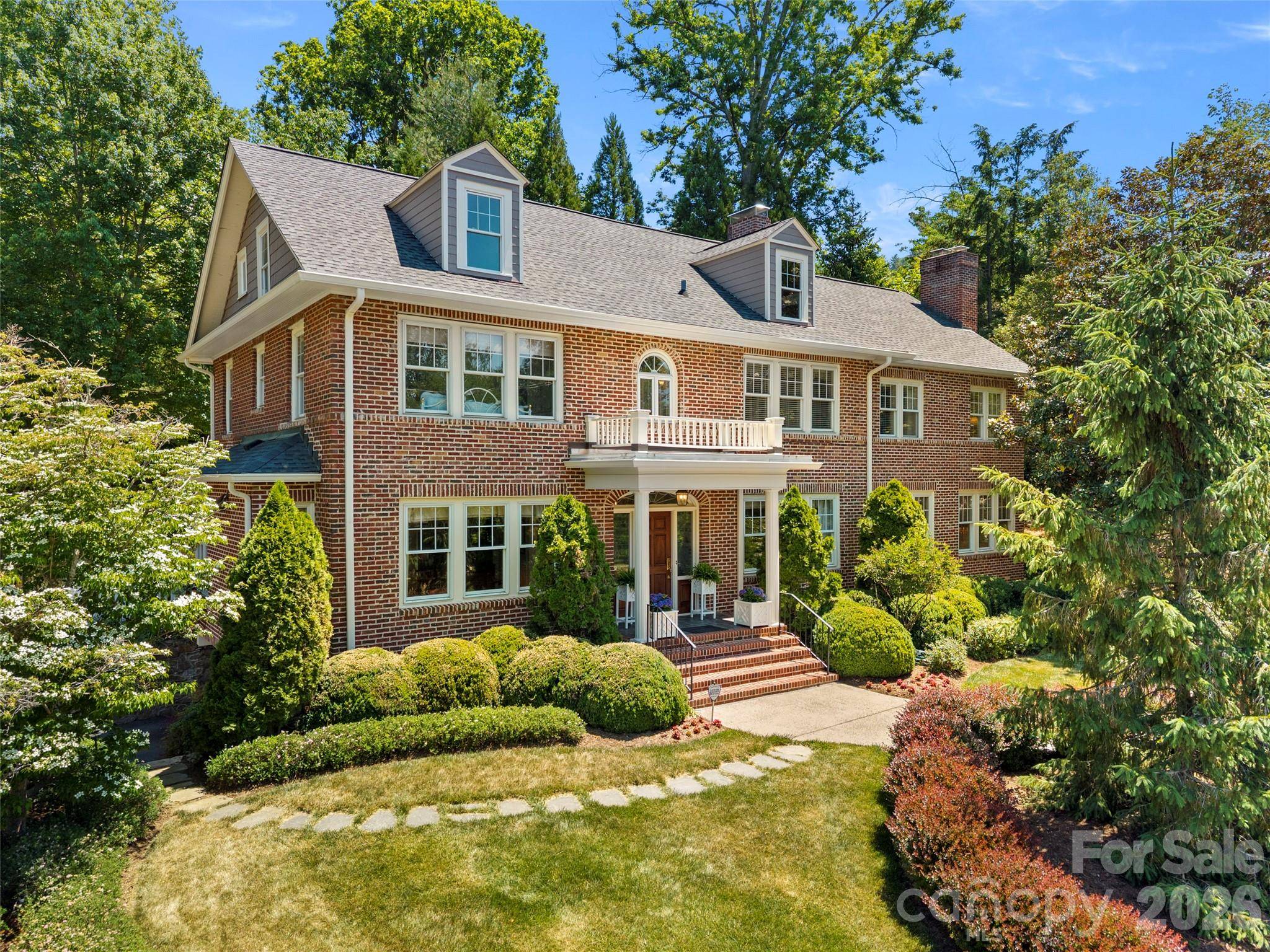 19 Blackwood RD, Asheville, NC 28804