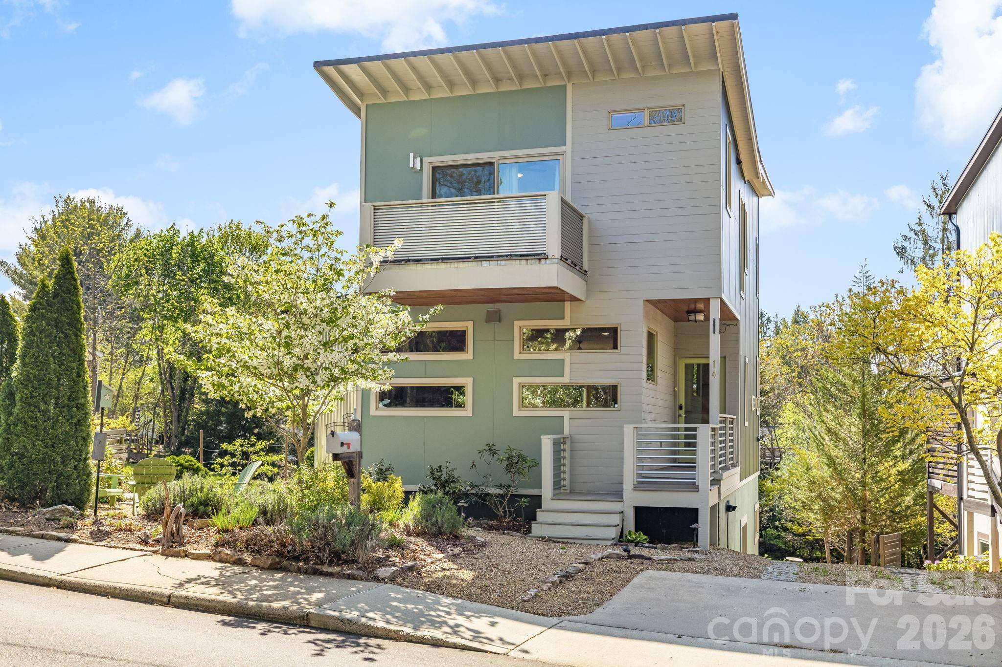 14 Sulphur Springs RD, Asheville, NC 28806