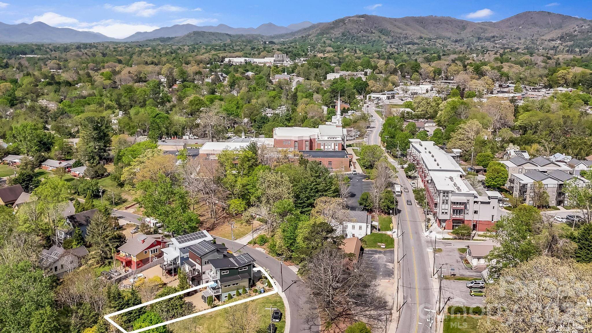 14 Sulphur Springs RD, Asheville, NC 28806