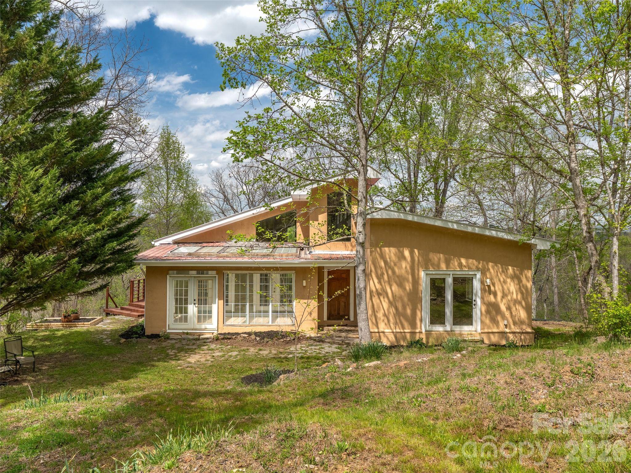76 Raven Rock LN, Marshall, NC 28753