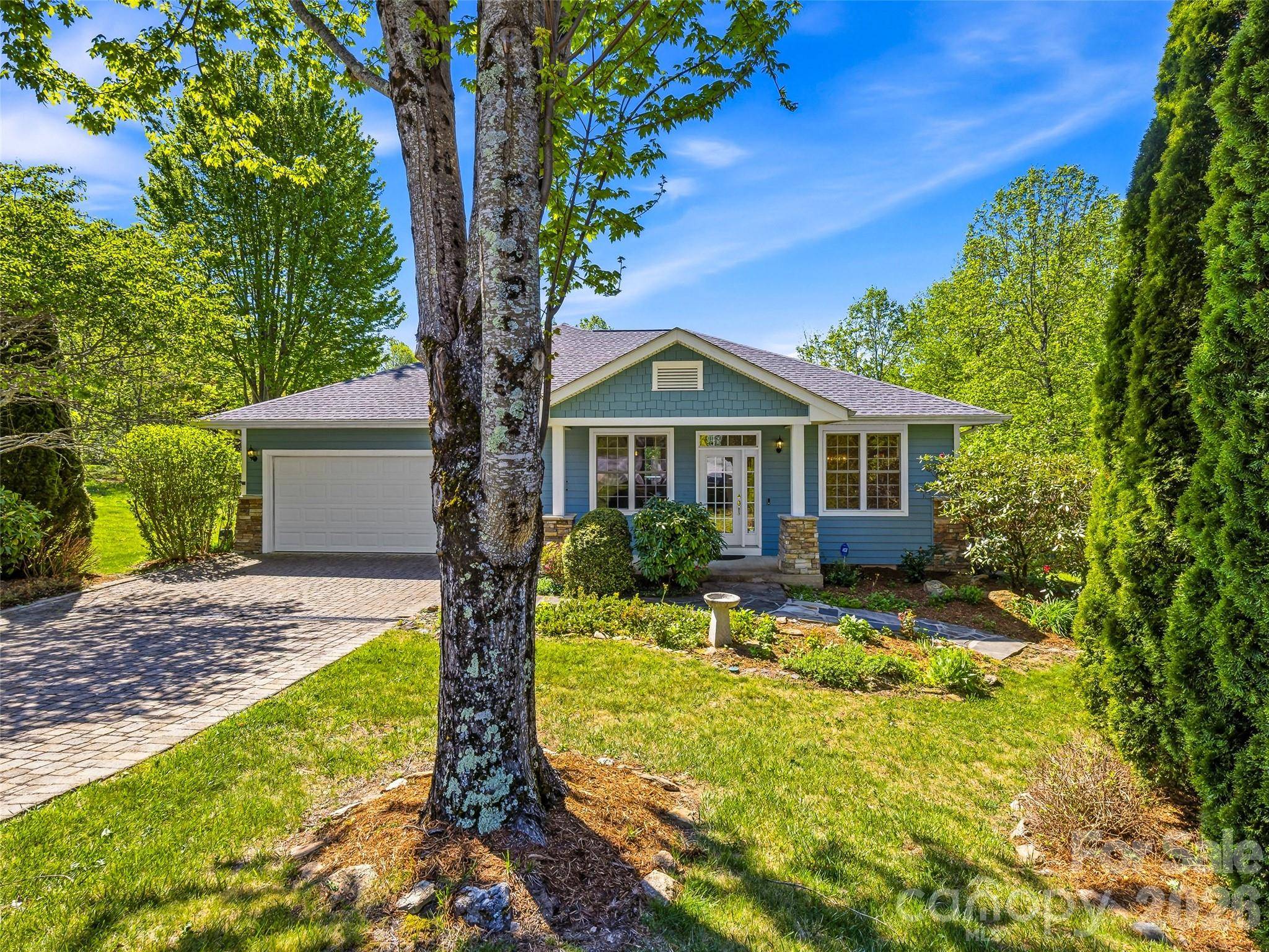 35 Stonecrest CT, Flat Rock, NC 28731