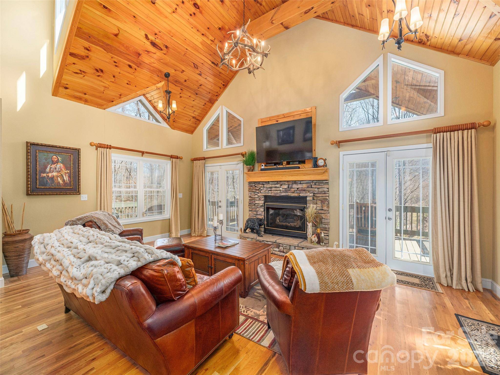 90 Lionheart LN, Maggie Valley, NC 28751