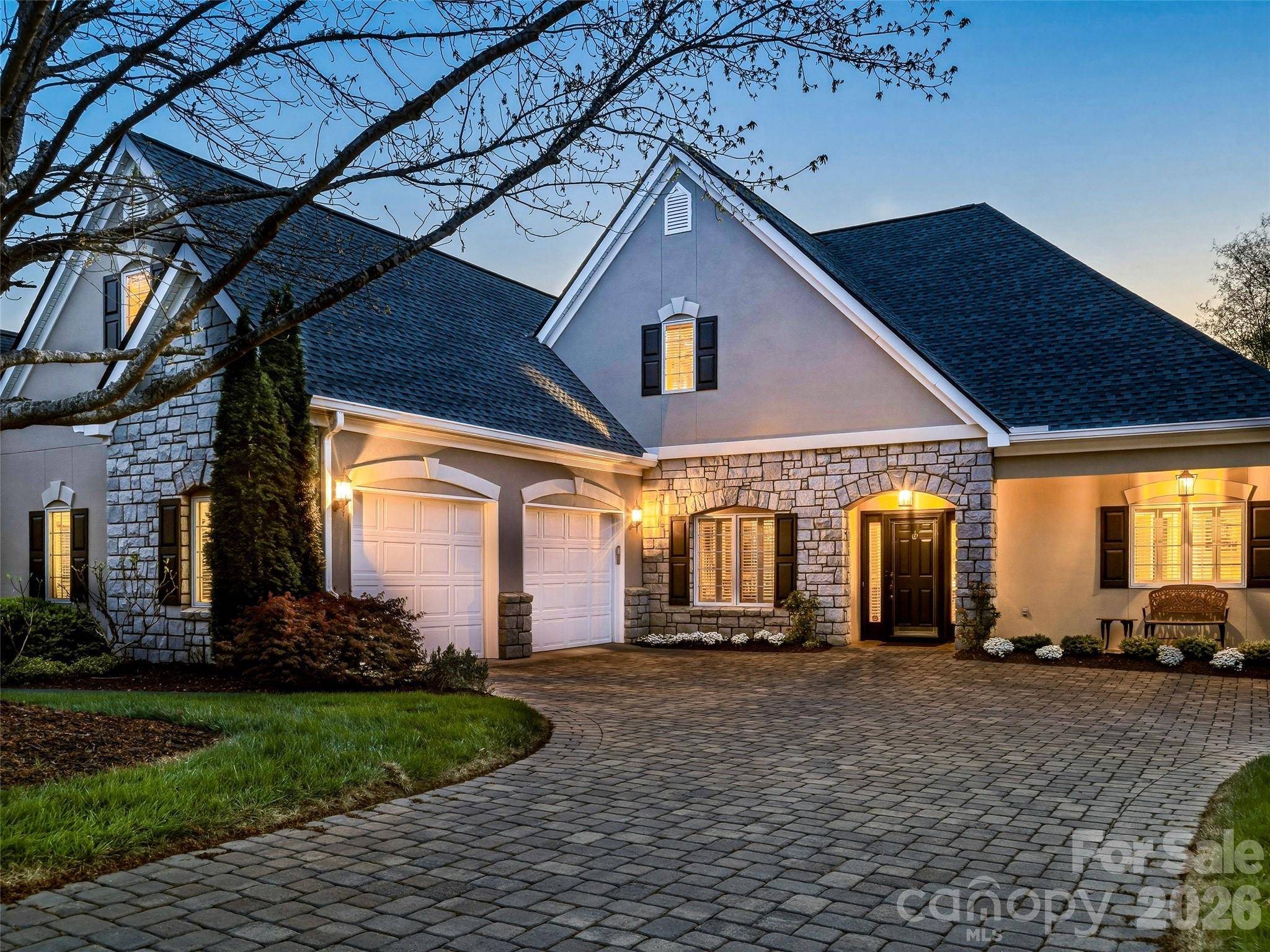 33 Tiverton LN, Asheville, NC 28803