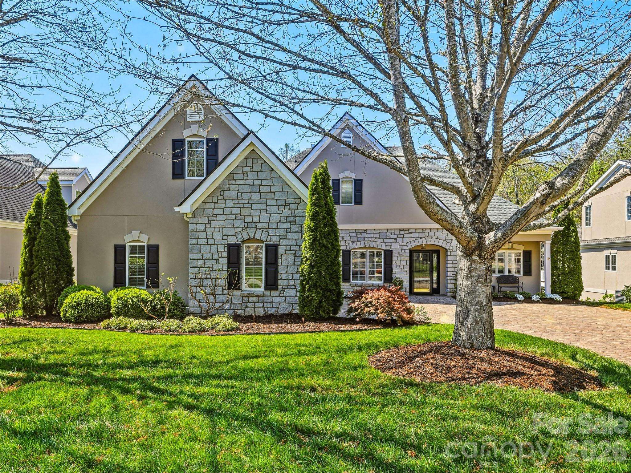 33 Tiverton LN, Asheville, NC 28803