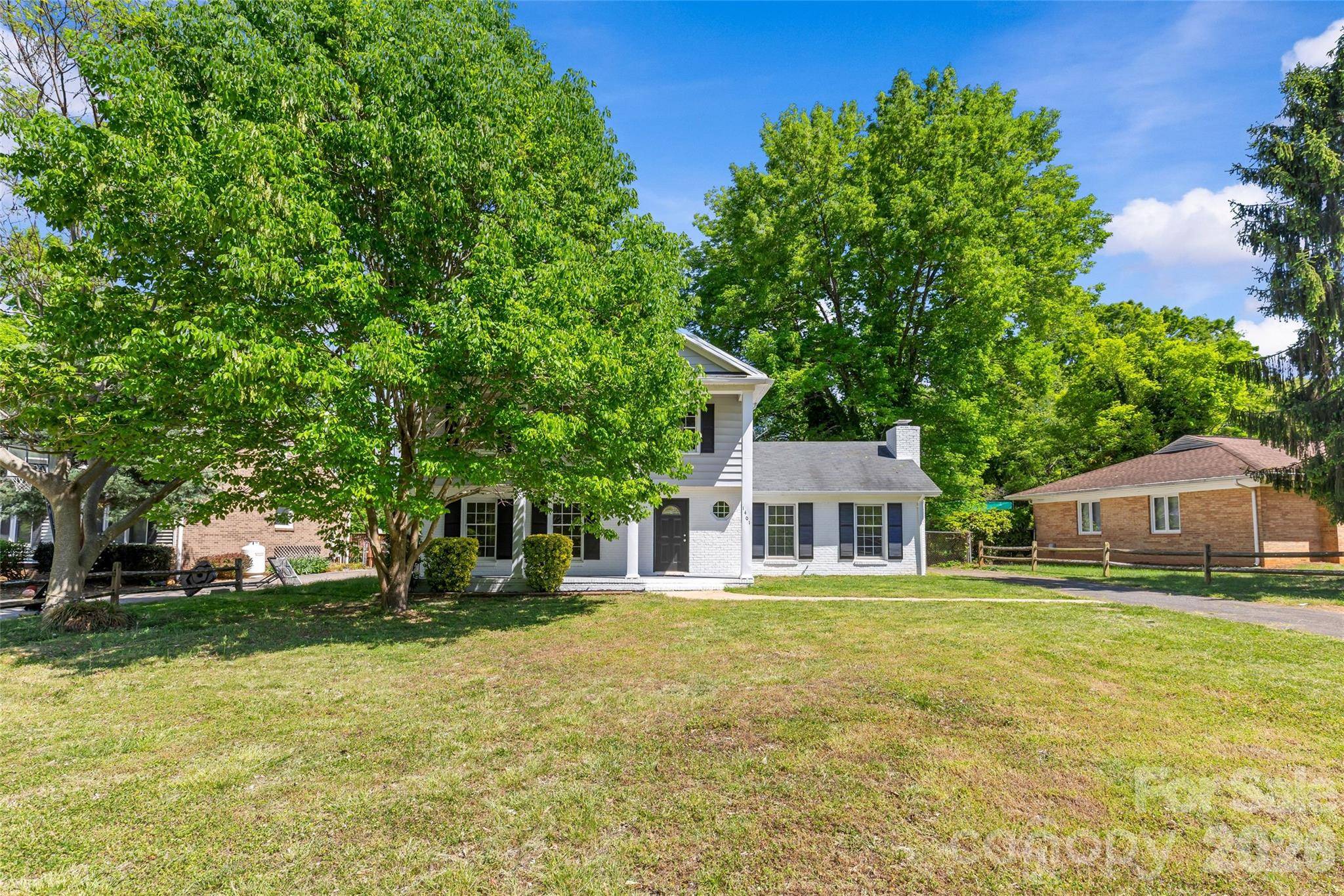 1401 Cedarwood LN, Charlotte, NC 28212