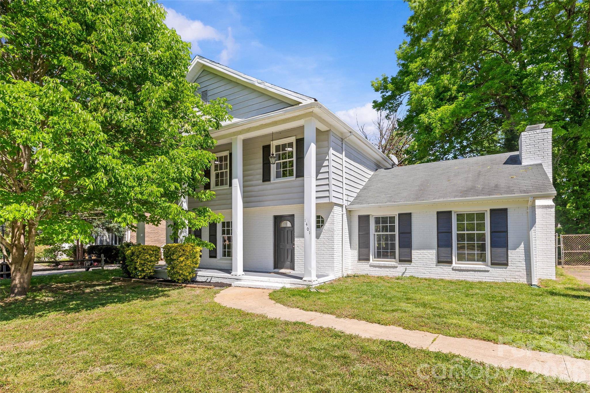 1401 Cedarwood LN, Charlotte, NC 28212