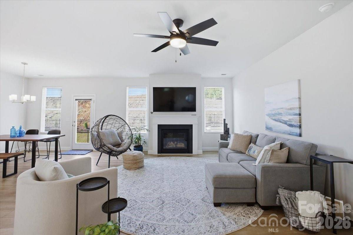 602 Banter LN, Cramerton, NC 28032