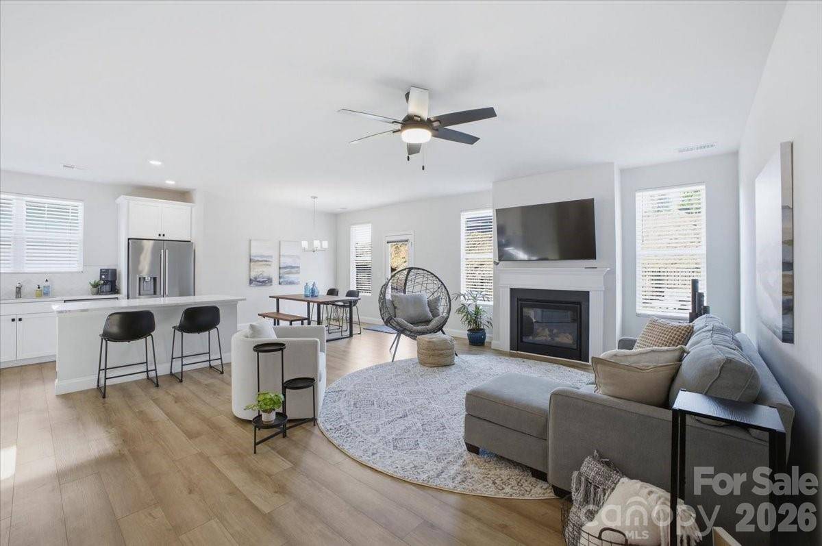 602 Banter LN, Cramerton, NC 28032