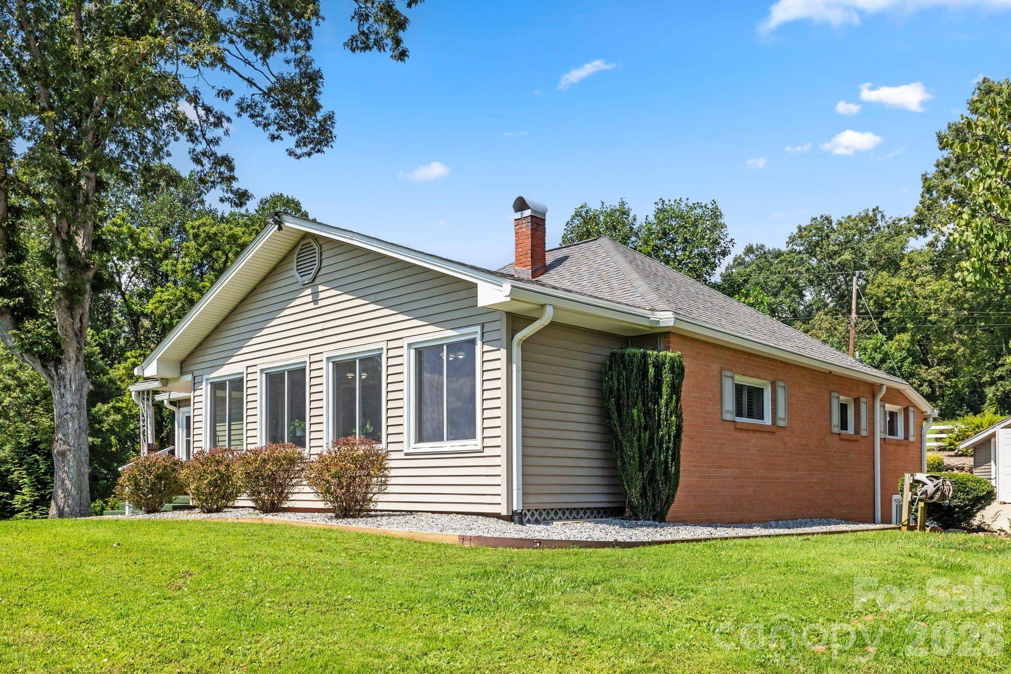 71 Laurel Mountain RD, Brevard, NC 28712
