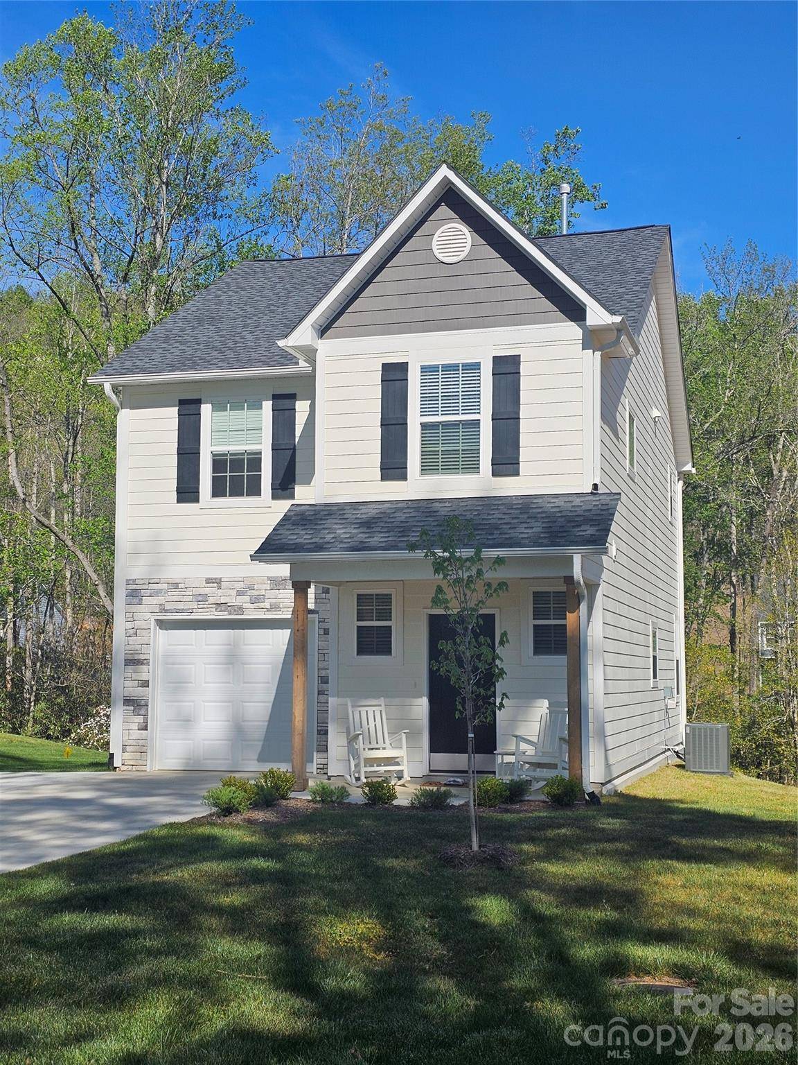 102 Crew LN, Black Mountain, NC 28711