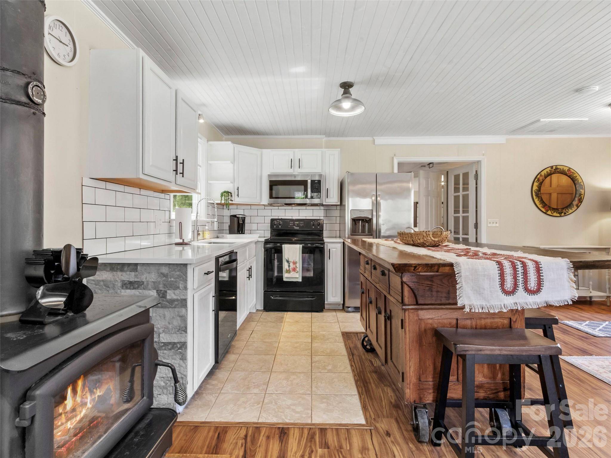 24 Baldridge DR, Burnsville, NC 28714
