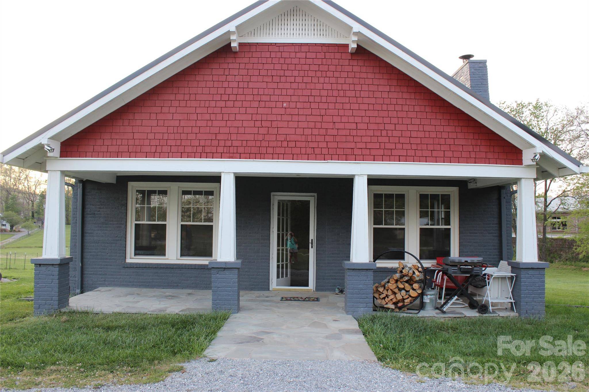 300 Banner Farm RD, Mills River, NC 28759