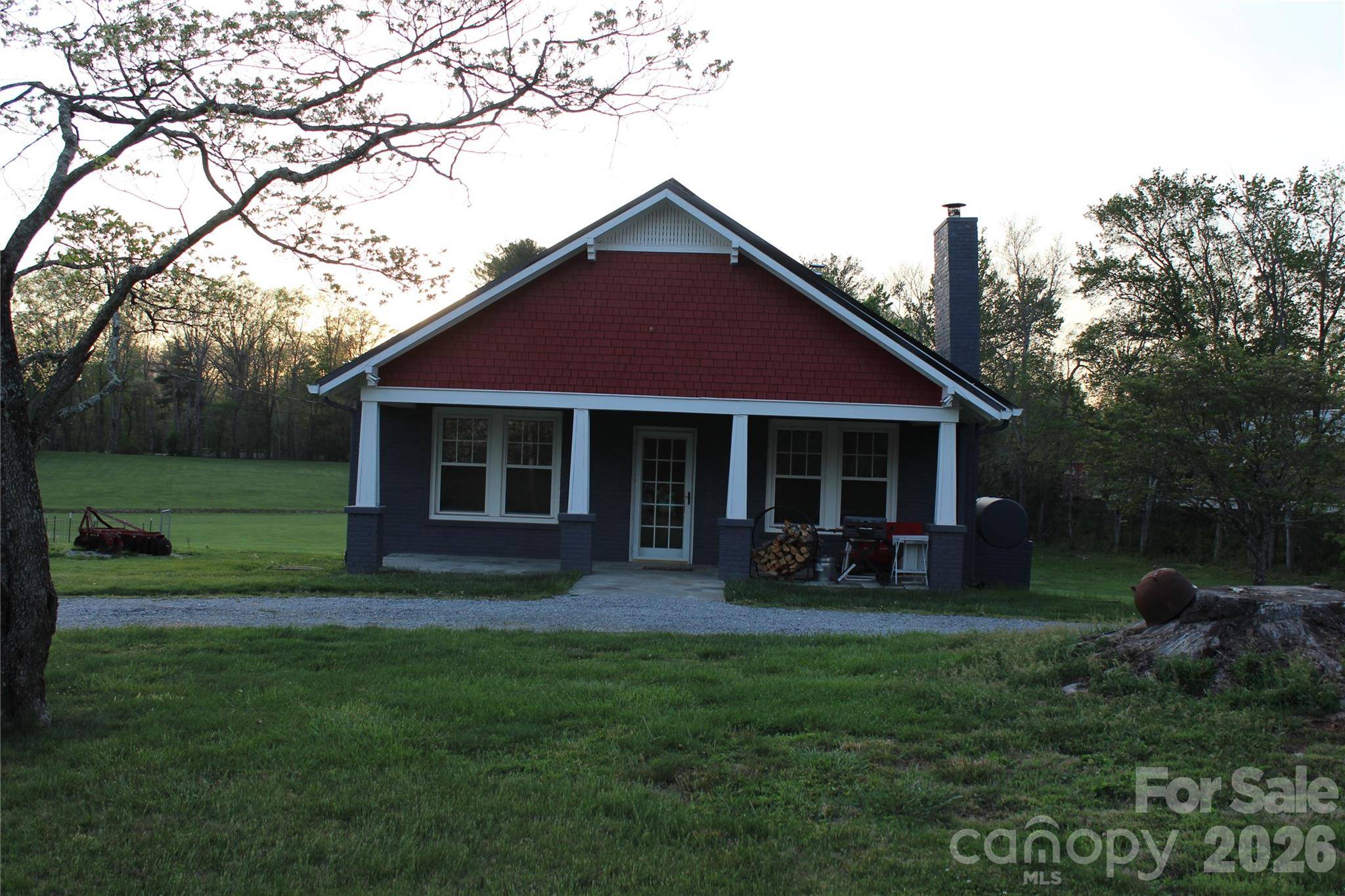 300 Banner Farm RD, Mills River, NC 28759