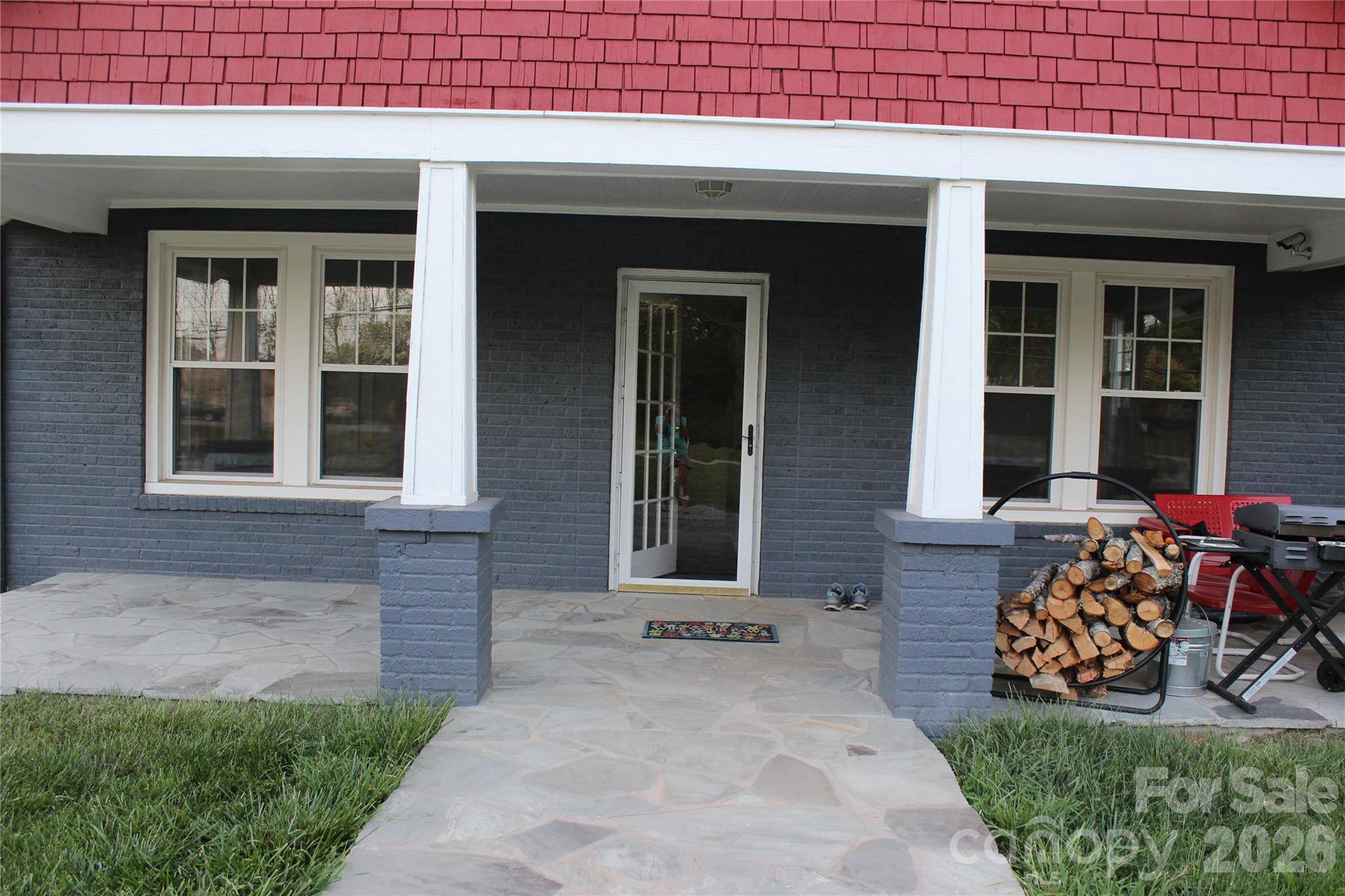 300 Banner Farm RD, Mills River, NC 28759